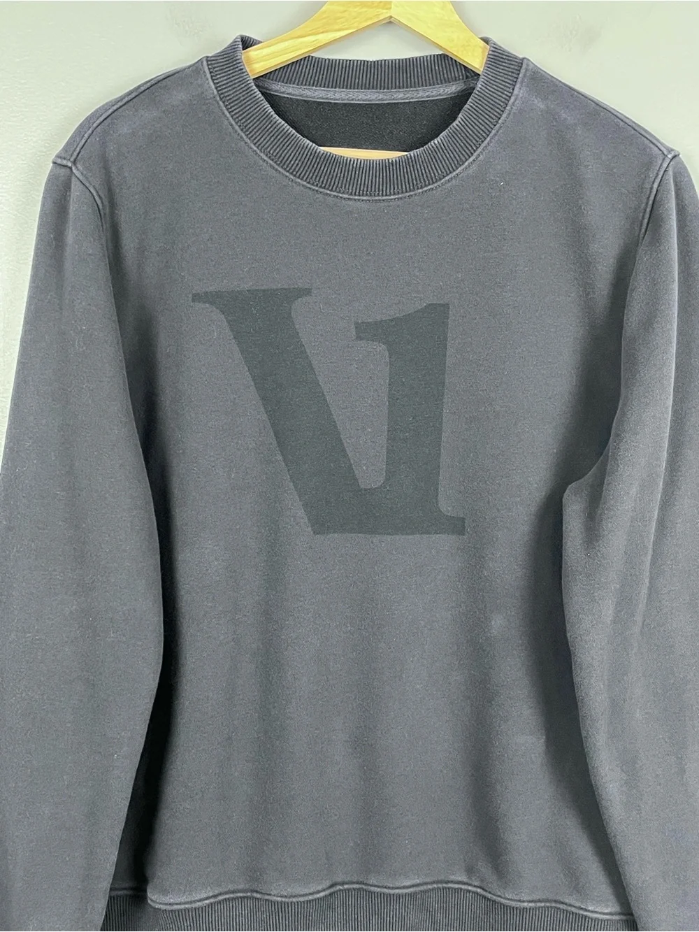 Vuori Men's Logo Front Encinitas Crew Neck Pullover Sweatshirt Size S; Casual